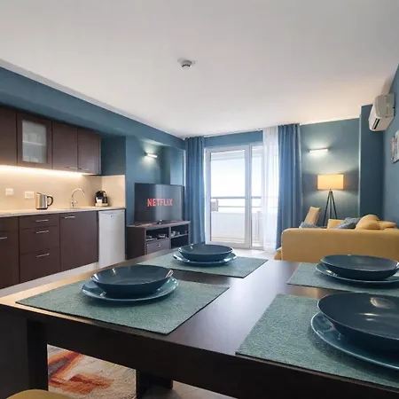 Apartament Sunny W/ Pool • 5 Min To *