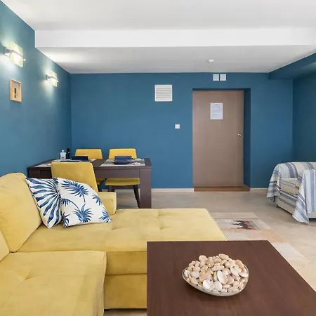 Sunny W/ Pool • 5 Min To Apartament Warna